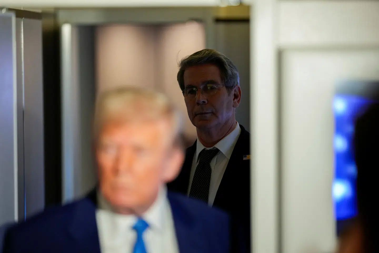 I foråret advarede Scott Bessent åbent Donald Trump mod at tale om en fyring af Jerome Powell. Nu går finansministeren selv til angreb.