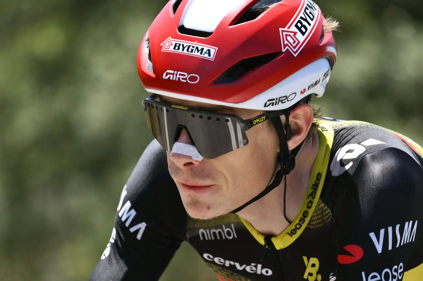 Jonas Vingegaard røg i asfalten efter målstregen på 16. etape i Touren.