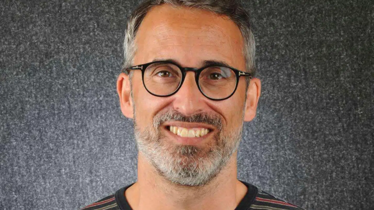 Simon Falk er førstehåndsvidne til de aflysninger, som regnvejret har medført.