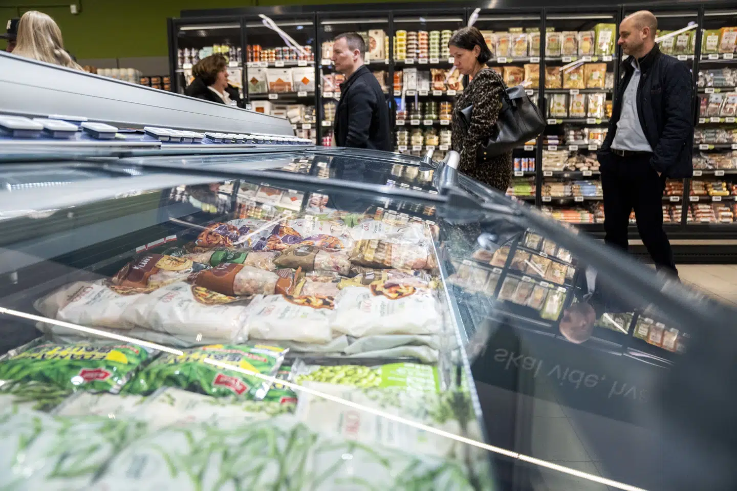 Fødevarer stiger mere i pris end den generelle prisudvikling, og det kan være en medvirkende årsag til, at danske forbrugere fortsat ser negativt på deres egen og Danmarks økonomi. (Arkivfoto).