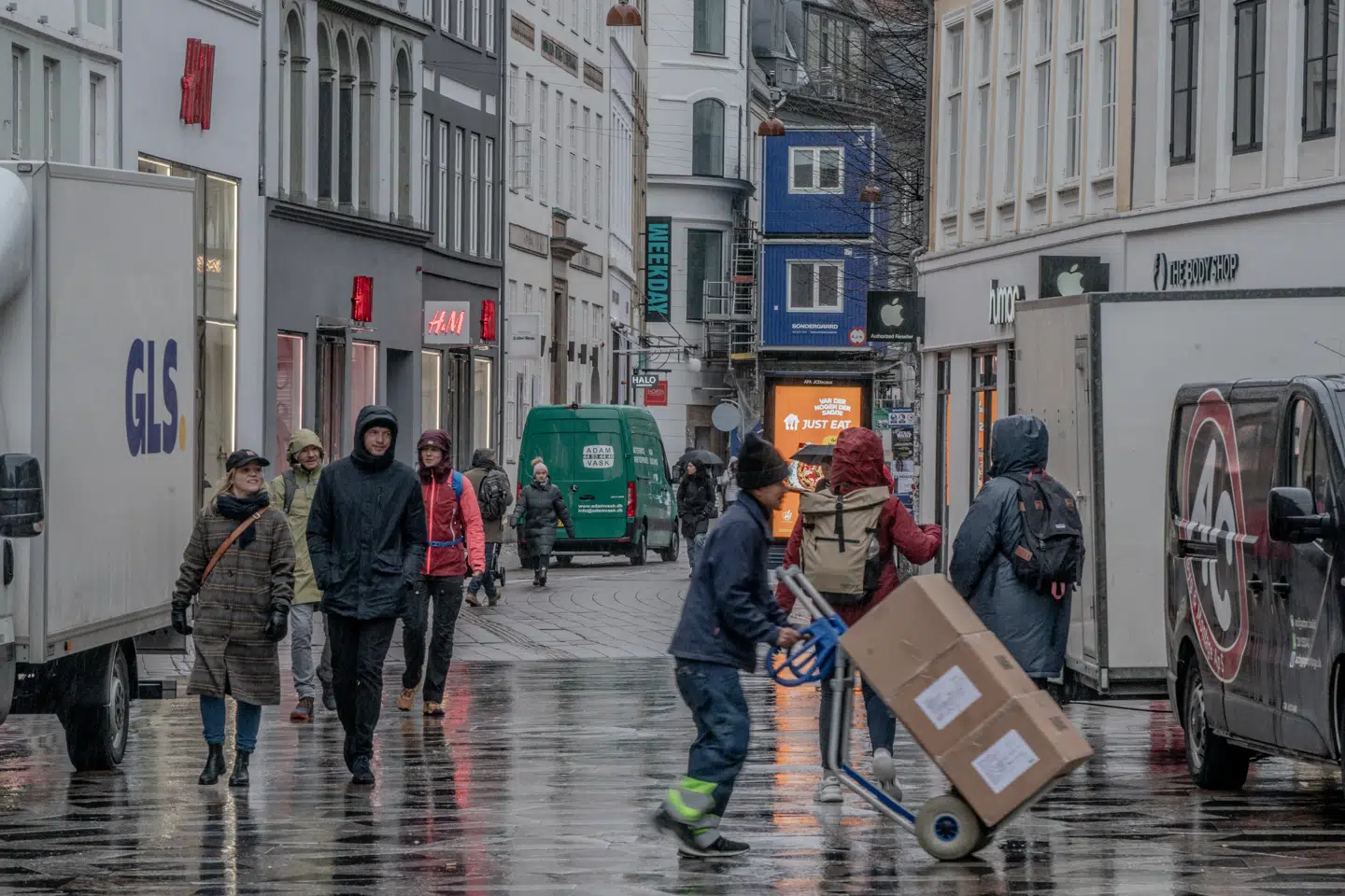 Lad os få ordentlige løn- og arbejdsforhold. Først derefter kan vi tale om mangel på hænder, skriver Per Møller Jacobsen.