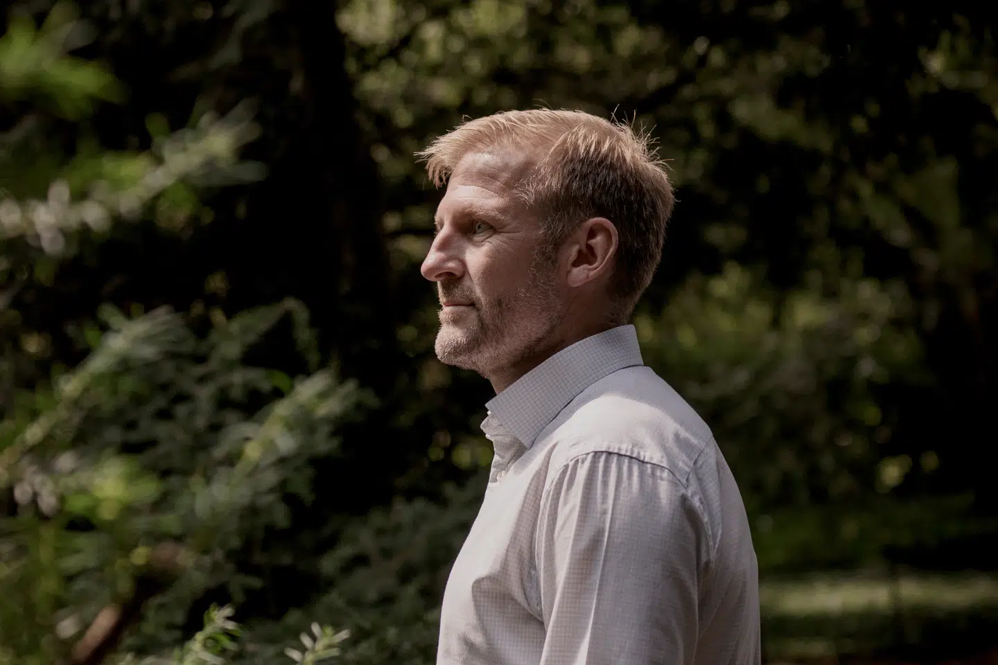 Dansk Skovforening har ifølge direktør Anders Frandsen fået en lang række henvendelser fra medlemmer om dumpning af farligt affald i deres skove.