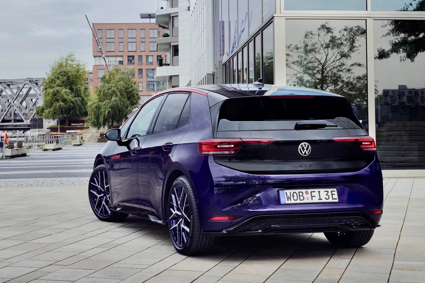 Volkswagen-koncernens overskud skrumpede i første halvår, blandt andet på grund af nye amerikanske toldsatser. (Arkivfoto).