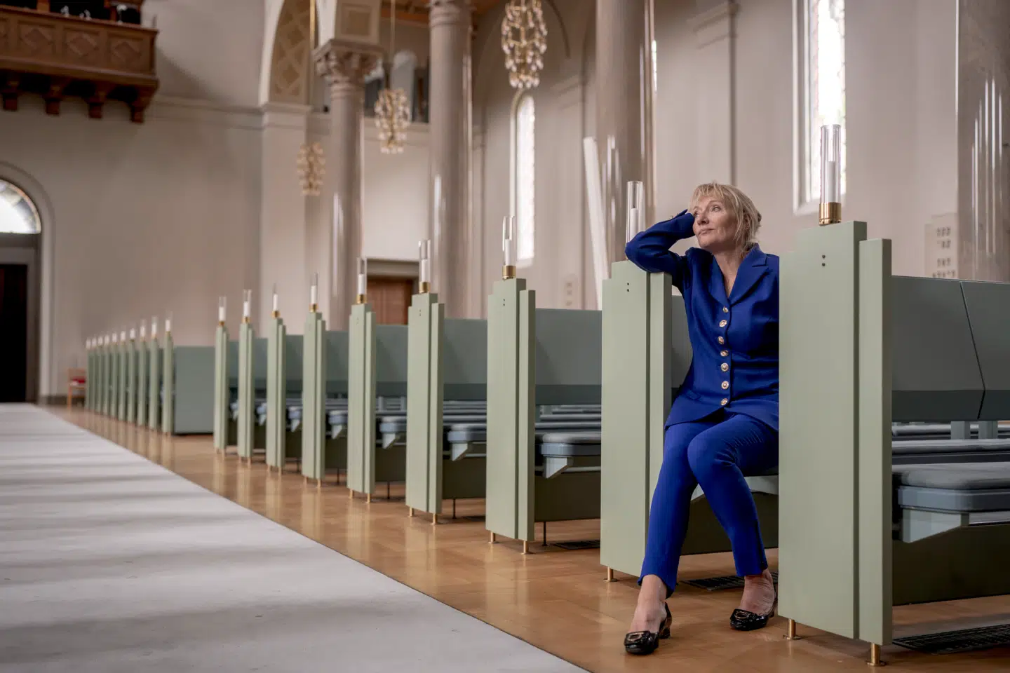 »Det har alle dage været magtfuldt at være ejere af det hellige, og det har da også været svært efter Reformationen at fastholde Luthers benhårde opgør med dyrkelsen af Kristi liglagen(er) og grædende madonnaer,« skriver Kathrine Lilleør.