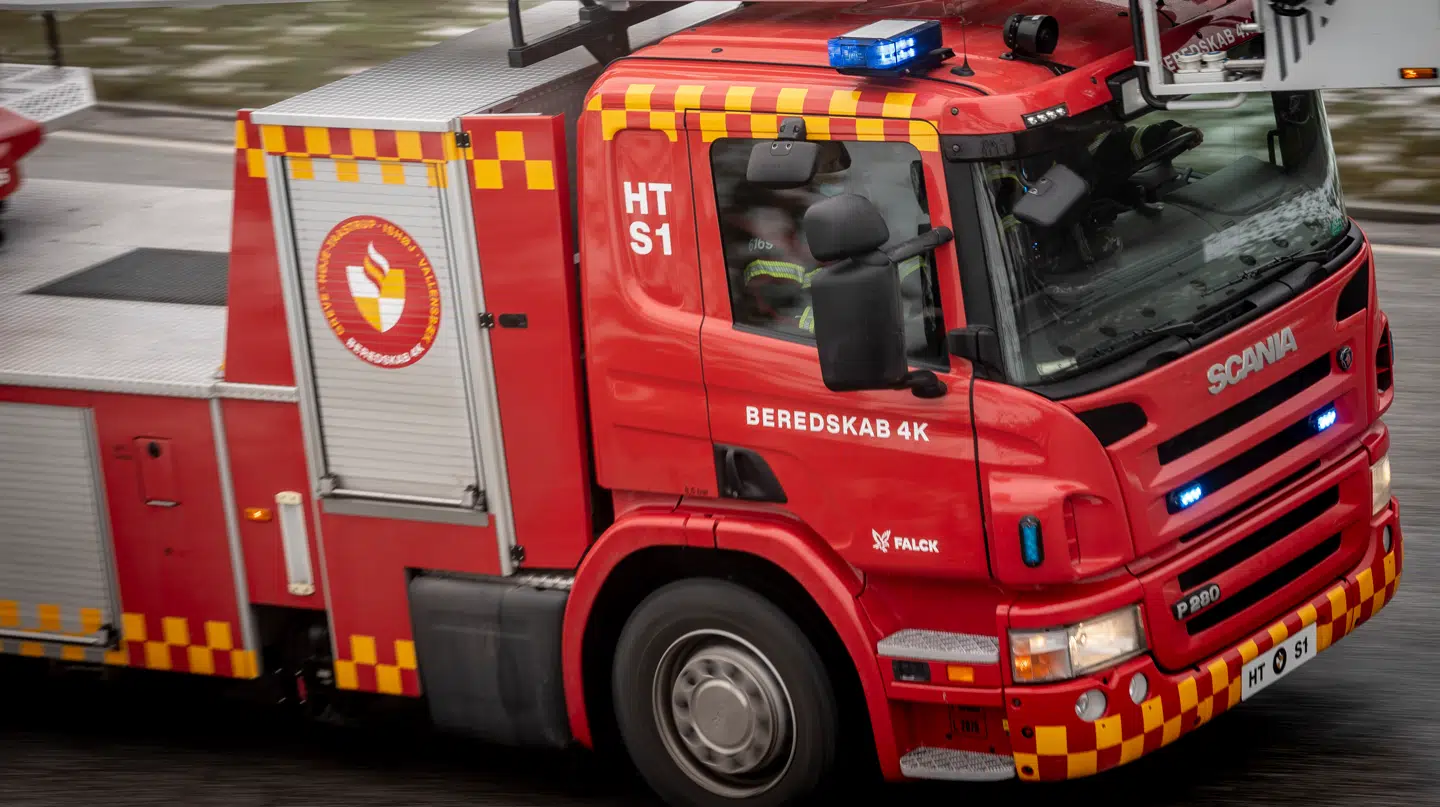 På øen beliggende i Kattegat, er en roklub brudt i brand.