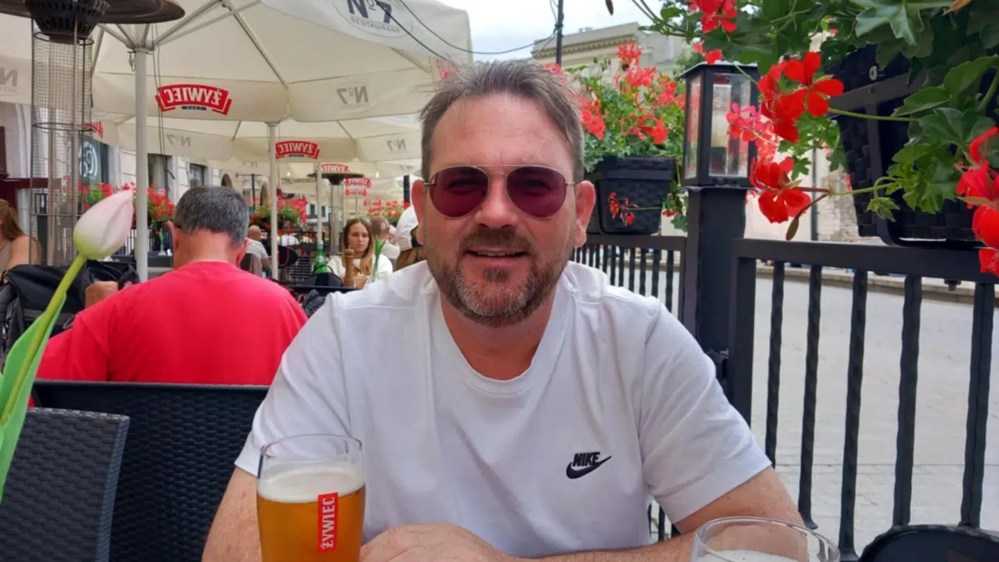 På grund af de høje fødevarer priser forsøger 46-årige Anderes Møller Haugaard at undgå de danske supermarkeder.