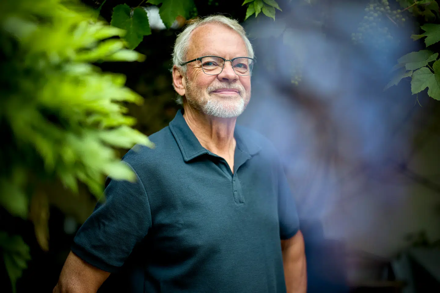 På et papir har Lars Bluhme skrevet sine resultater fra det seneste år ned.