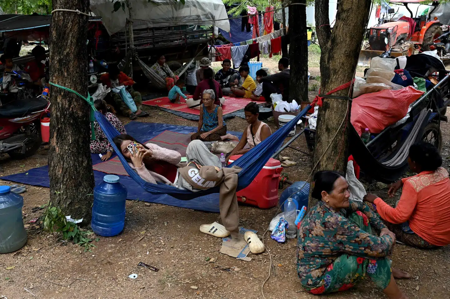 I Thailand er 138.000 civile blevet evakueret fra grænseområder. På den anden side er grænsen er meldingen, at 35.000 her har forladt deres hjem som følge af sammenstødende.