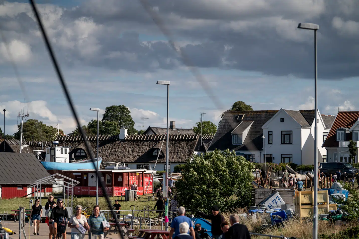 Gilleleje og de mange gamle, smukke huse bag havnen giver anledning til indædt debat, når der sker nedrivninger. Nu sker det igen.