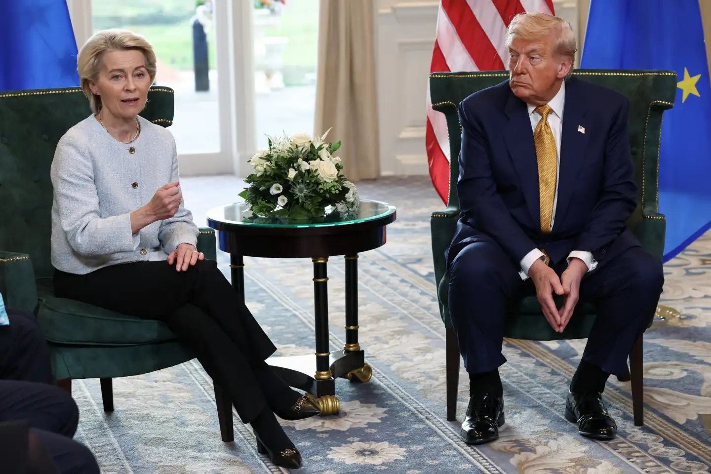 EU-Kommissionens formand, Ursula von der Leyen, og USAs præsident, Donald Trump, kunne søndag annoncere en handelsaftale. Trumps forhandlingstaktik har vist sig at bære frugt.