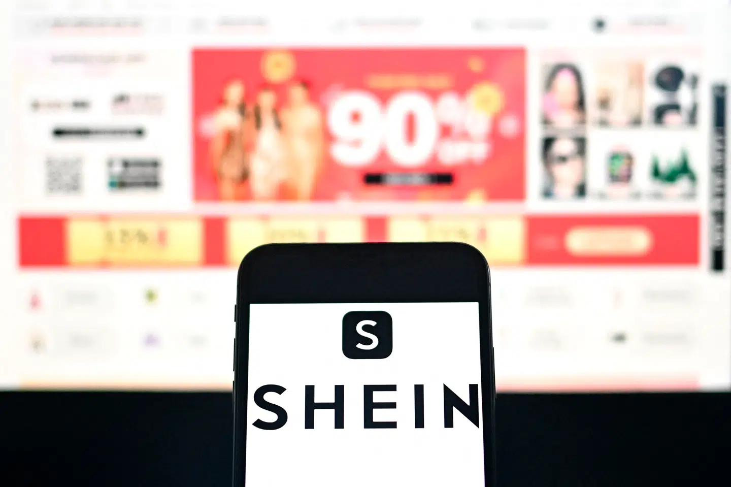 Varerne er steget hos den kinesiske modebutik Shein, efter at USA fjernede toldundtagelserne på småpakker.