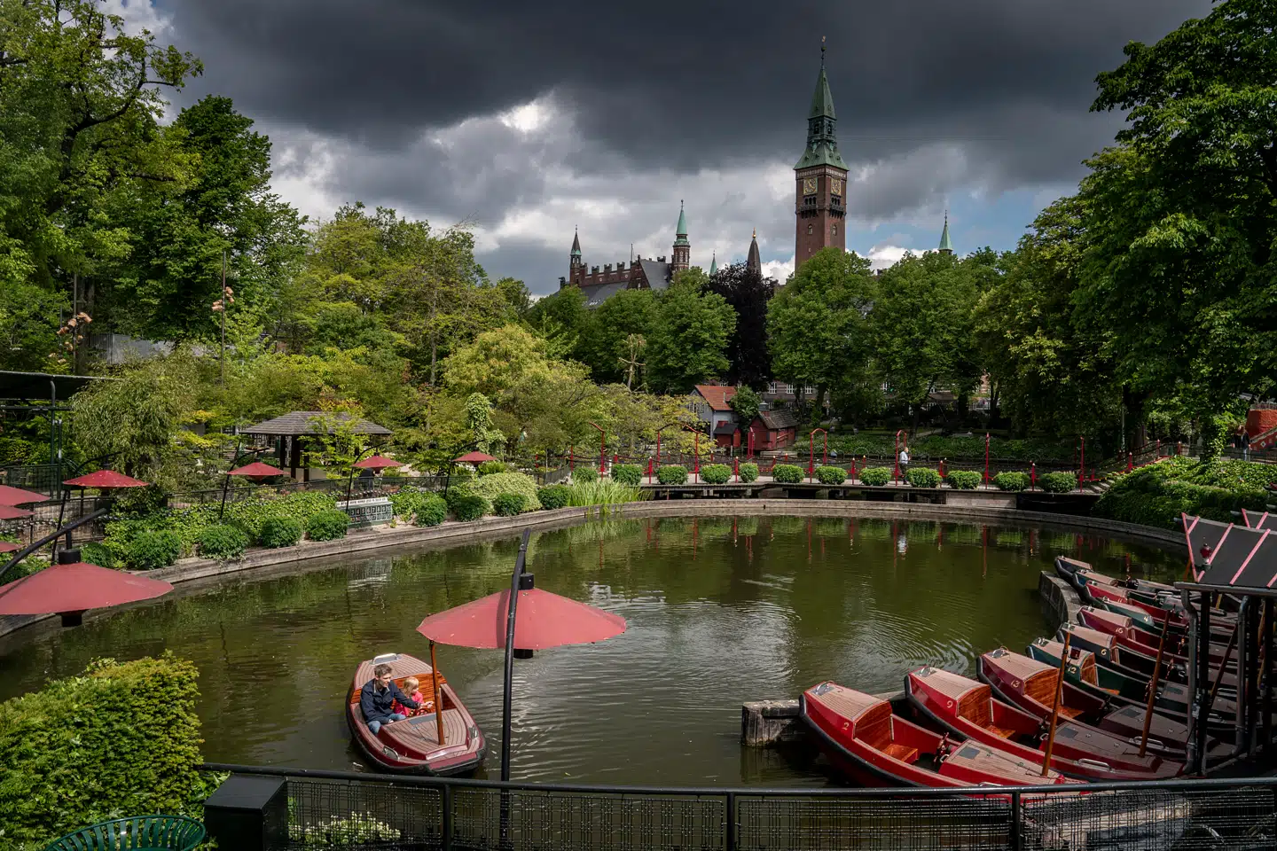 »Der er klart, at når der udsendes vejradvarsler på det niveau, så kan det få større eller mindre betydning for det aktuelle gæstetal for udendørs attraktioner. Det har det også haft for Tivoli,« lyder det fra pressechefen i Tivoli.