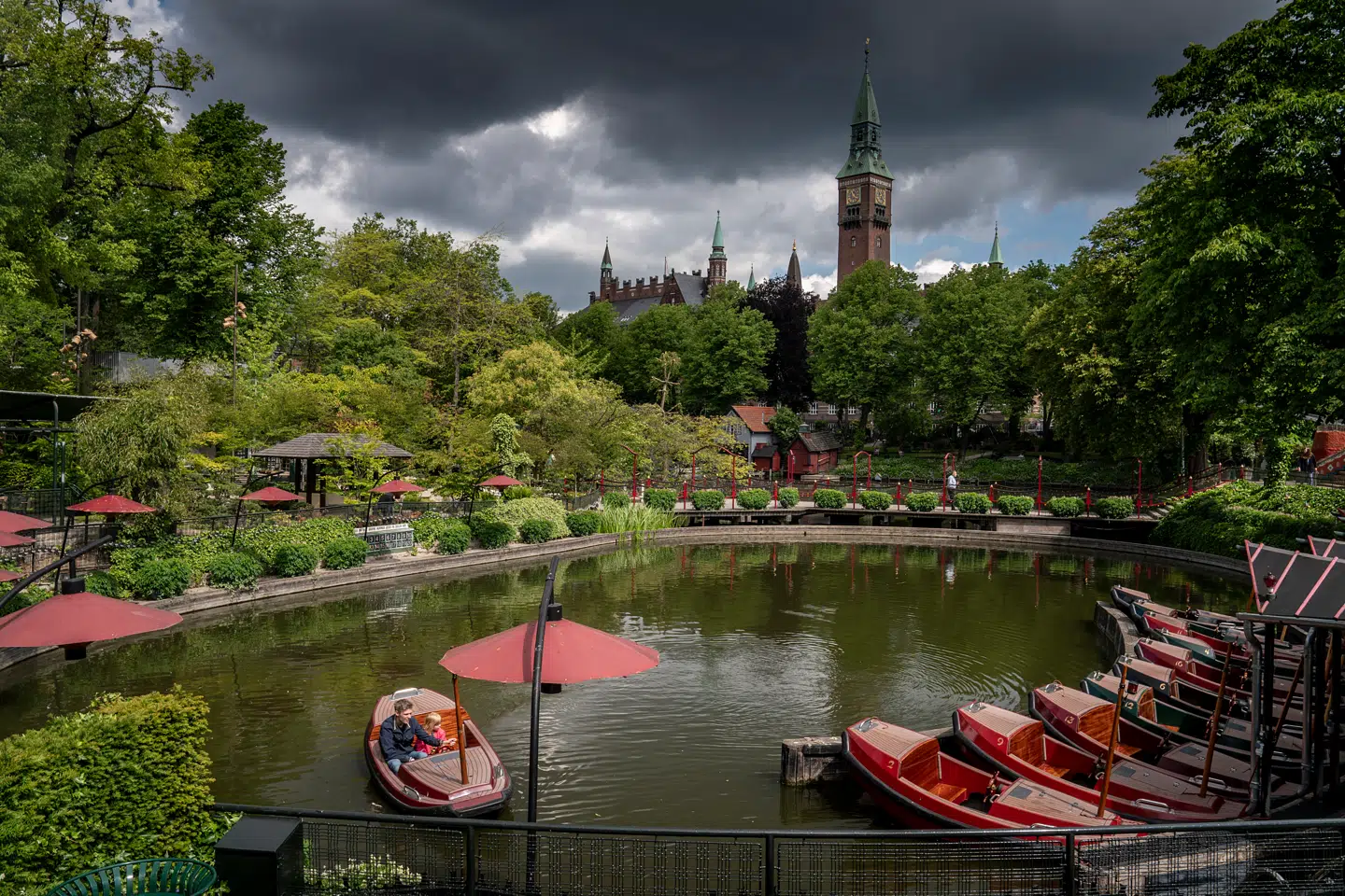 »Der er klart, at når der udsendes vejradvarsler på det niveau, så kan det få større eller mindre betydning for det aktuelle gæstetal for udendørs attraktioner. Det har det også haft for Tivoli,« lyder det fra pressechefen i Tivoli.