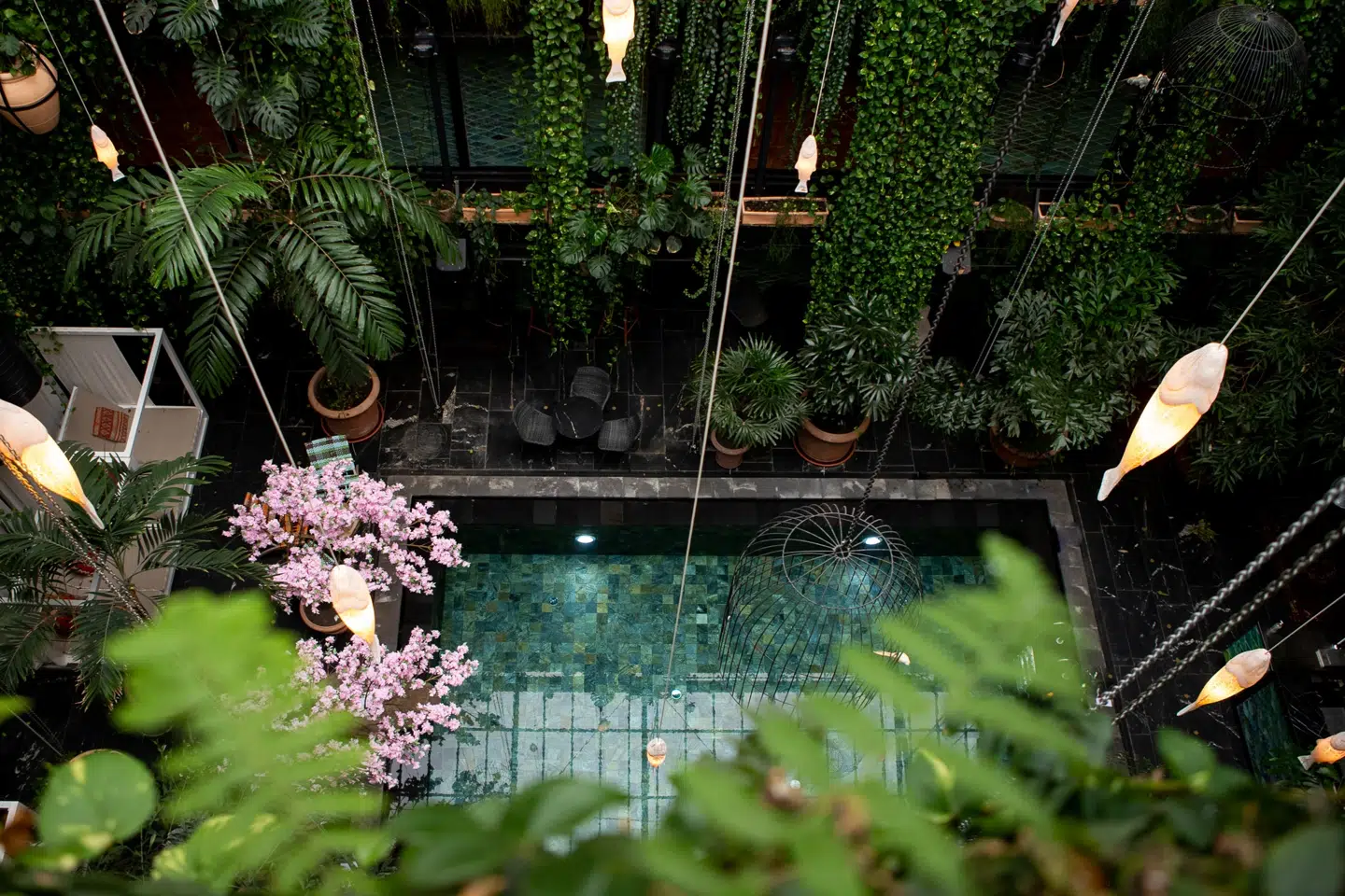 Det føles virkelig udansk på Manon Les Suites. Når du træder ind på hotellet, der ligger midt i København, føles det som at være på Bali.