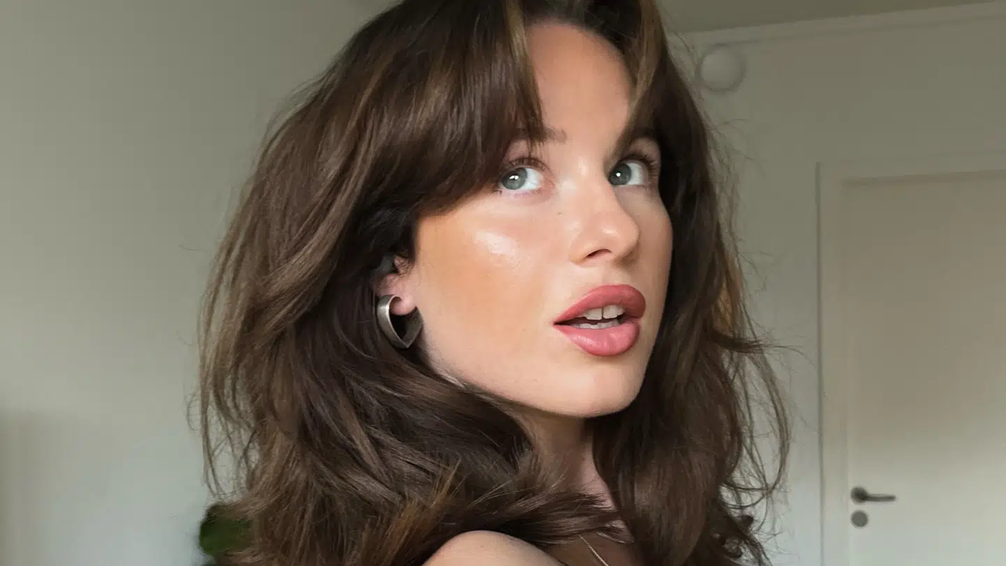 Kathrine Cronbach har oplevet flere ubehagelige episoder og kommentarer, efter hun for seks år siden stoppede med at gå med bh.