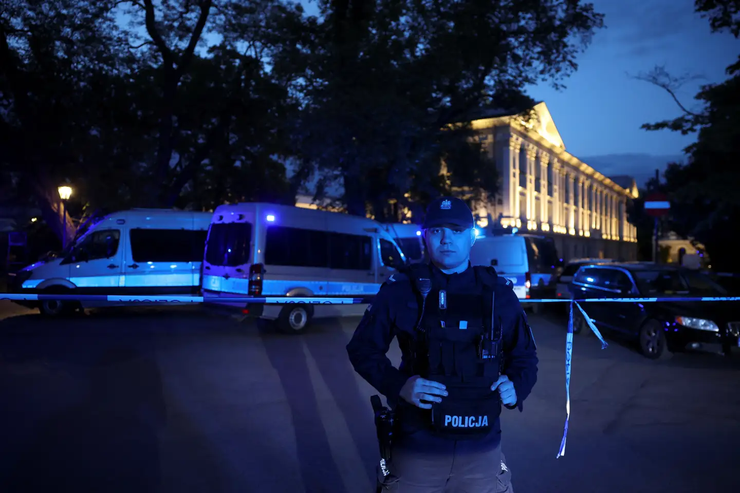 En colombiansk statsborger er anholdt for at stå bag mystiske brande i Polen. Men Rusland stod bag, hævder Polens sikkerhedstjeneste.