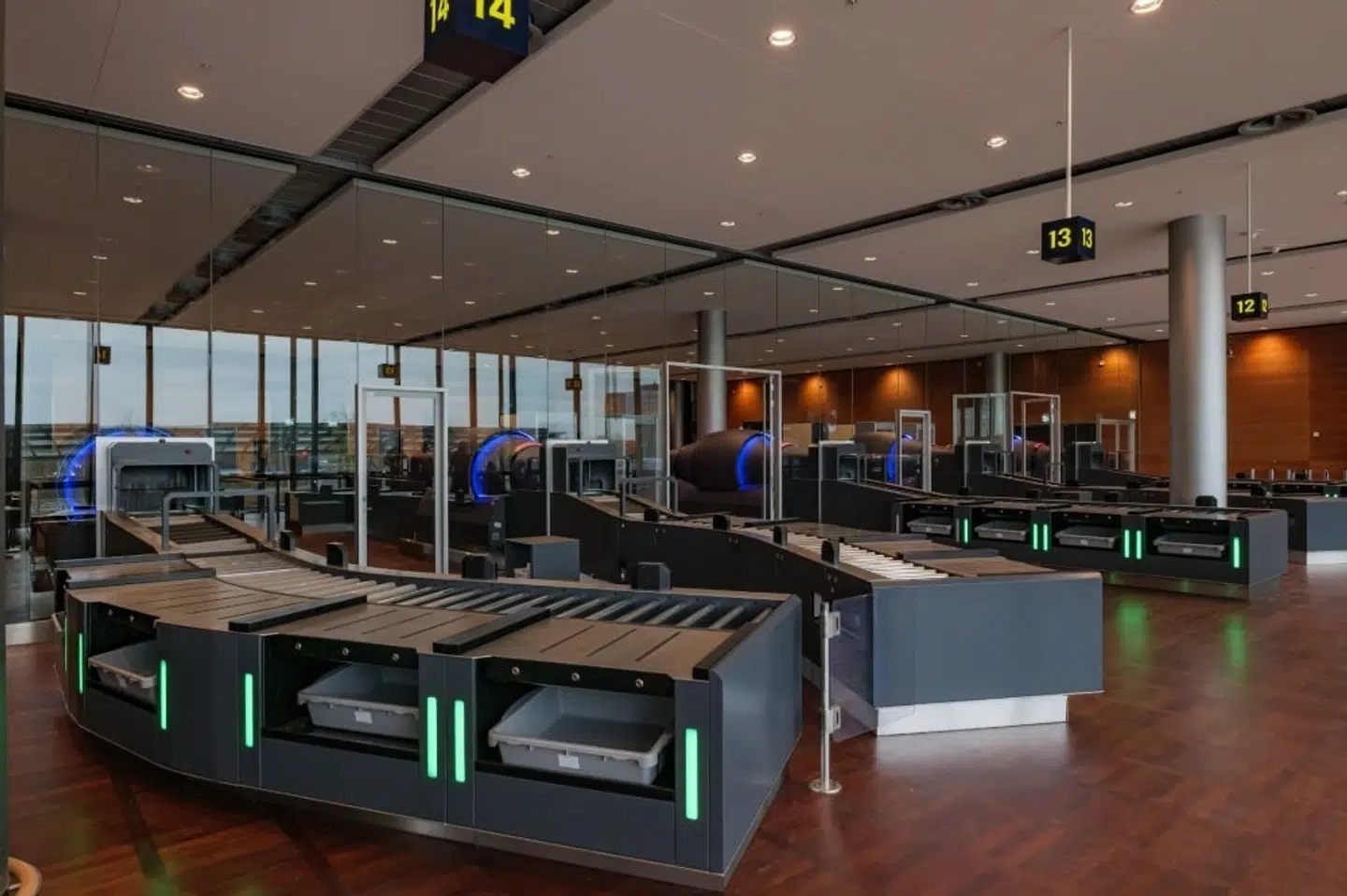 3D-scannerne bruger CT til at scanne mere præcist, hvilket muliggør større beholdere, mens genstande som computere ikke længere skal op af håndbagagen. (PR-foto).