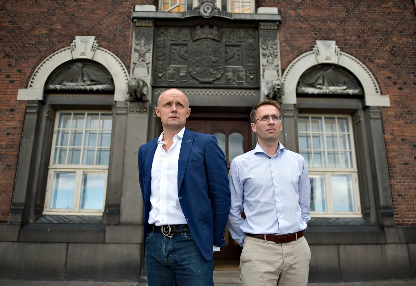 Stifterne og ejerne af solcelleselskabet Obton, Anders Marcus (briller) og Peter Krogsgaard Jørgensen, har lidt massive tab i deres personlige selskaber som følge af en række møgsager relateret til Obton.