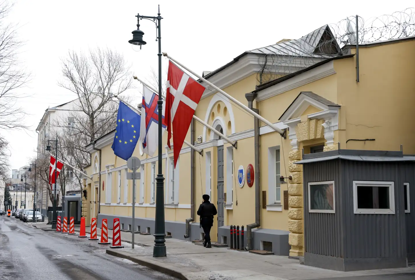 Danmark har ligesom mange andre lande en ambassade i den russiske hovedstad, Moskva. Ifølge en ny rapport har en berygtet, russisk hackergruppe igennem længere tid haft udenlandske ambassader som mål for spionage. Det fremgår dog ikke, hvilke landes ambassader der er tale om.