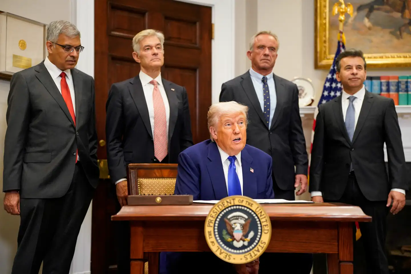 Donald Trump og hans administration har lanceret projektet »Make America Healthy Again«, der indebærer, at amerikanerne skal spise sundere, og tilsætningsstoffer skal forbydes. Nu tordner præsidenten over, at den amerikanske befolkning betaler for høje priser for medicin.