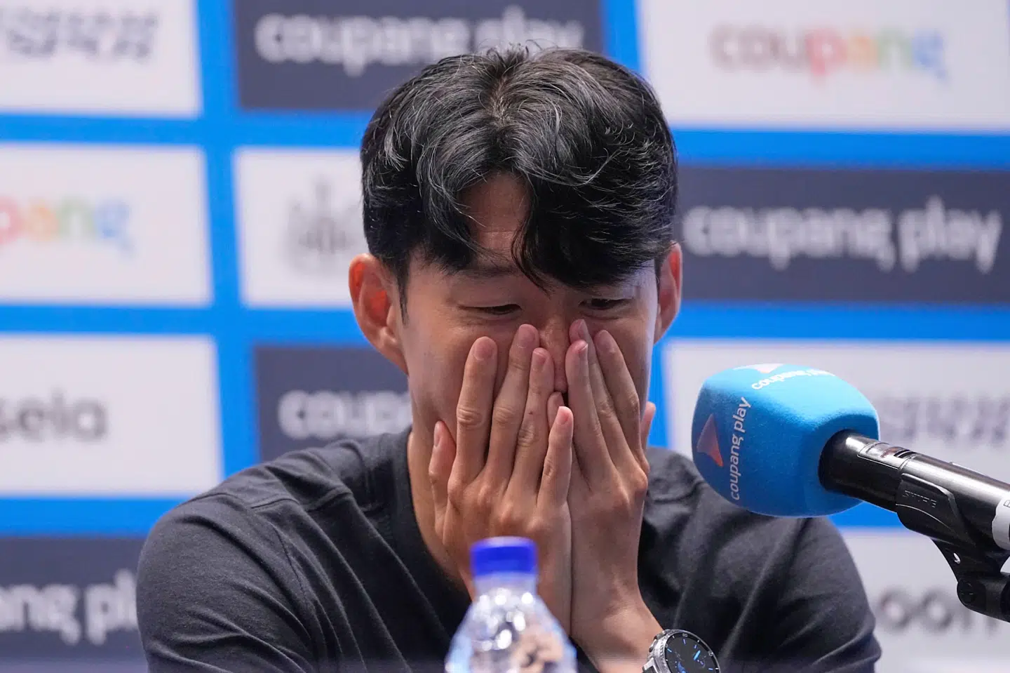 Tottenham-anføreren Son Heung-min på et pressemøde lørdag i den sydkoreanske hovedstad, Seoul.