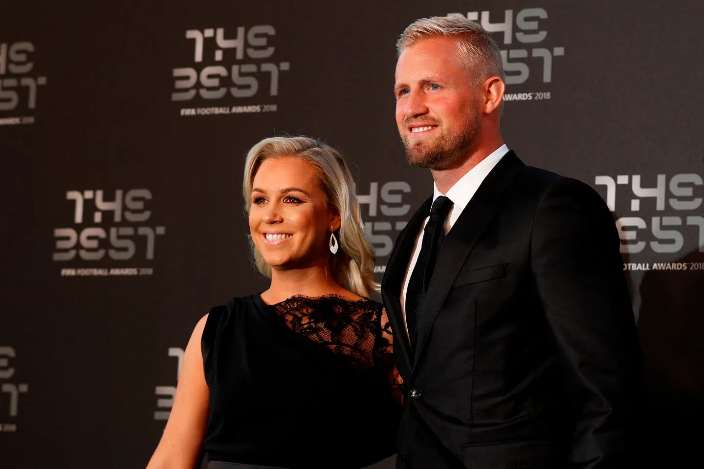 Stine og Kasper Schmeichel har dannet par i 20 år. Men nu er hun rykket fra parrets hjem i Skotland og er taget hjem til Danmark, hvor hun alene har købt musikeren Mads Langers millionpalæ i Hellerup.