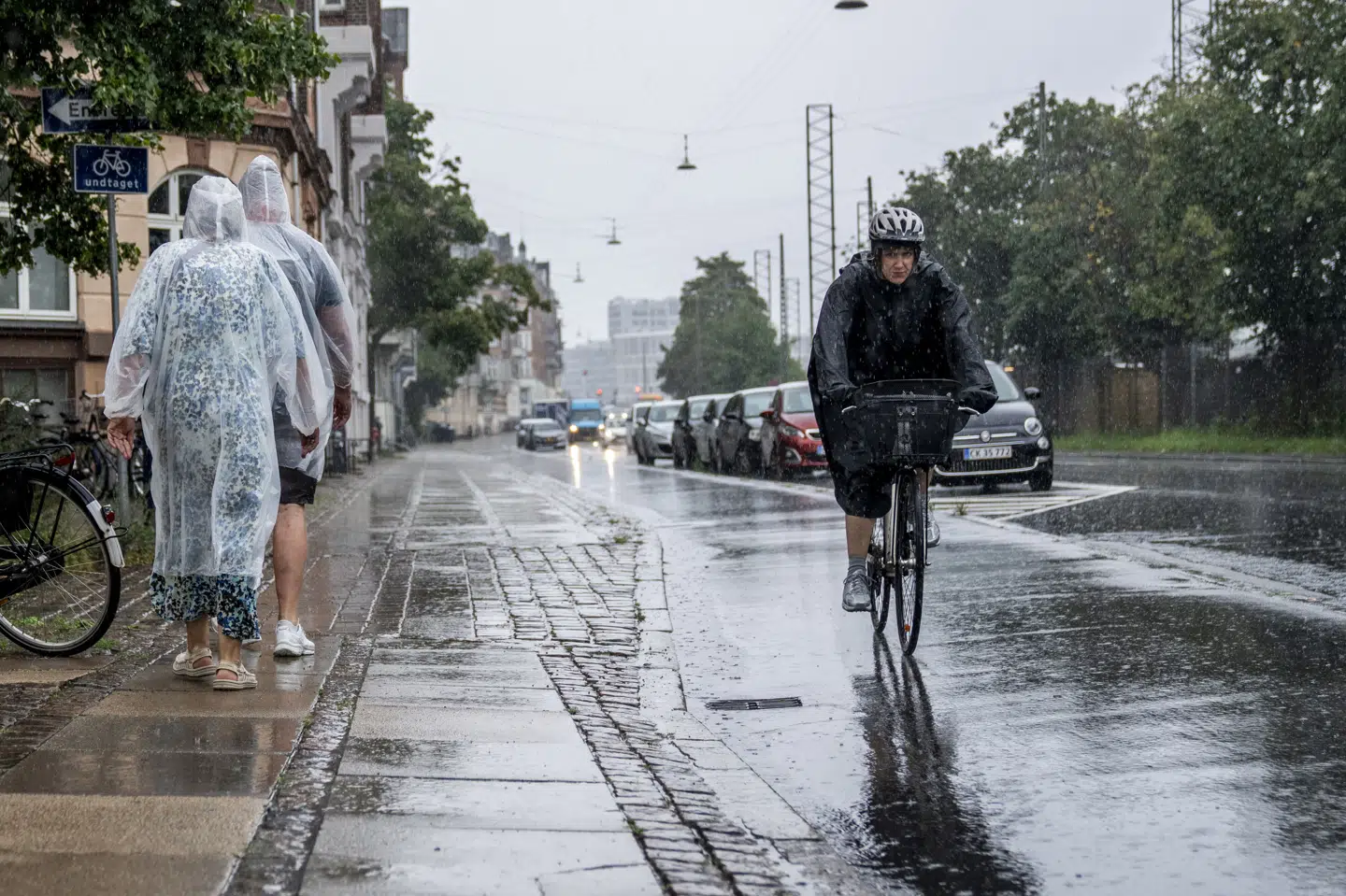 DMI's varsel om skybrud og torden i Østjylland og på Sjælland gælder ind til klokken 21 lørdag. (Arkivfoto).