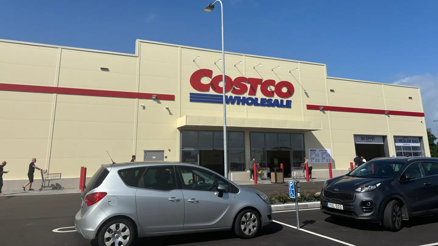 Der var lange køer udenfor Costco på en almindelig tirsdag, da B.T. besøgte butikken.