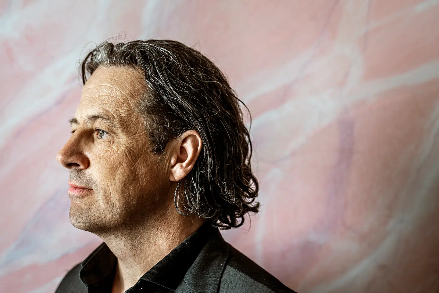 Den danske komiker Thomas Wivel mener, at det er en skandale, at to jødiske komikere sidste uge blev fjernet fra plakaten på den skotske festival The Fringe i sidste uge.