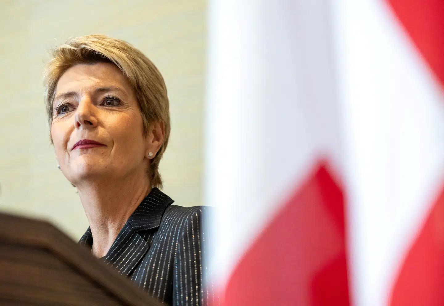 Den schweiziske præsident, Karin Keller-Sutter, der også er finansminister, har fået en ufrivillig hovedrolle i Donald Trumps handelskrig. Det kan medføre store forandringer i Schweiz.