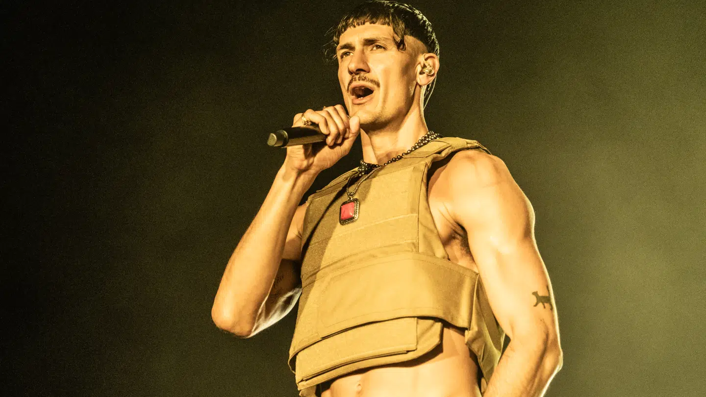 Tobias Rahim spiller på Bøgescenen på Smukfest onsdag den 6. august 2025.