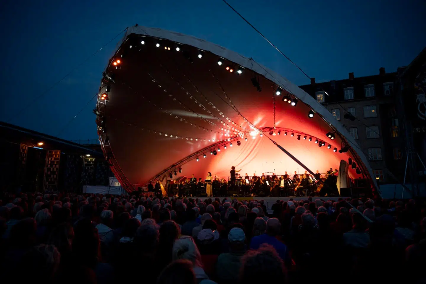 Copenhagen Opera Festival begynder 11. august. Her festivalscenen på Den Røde Plads.