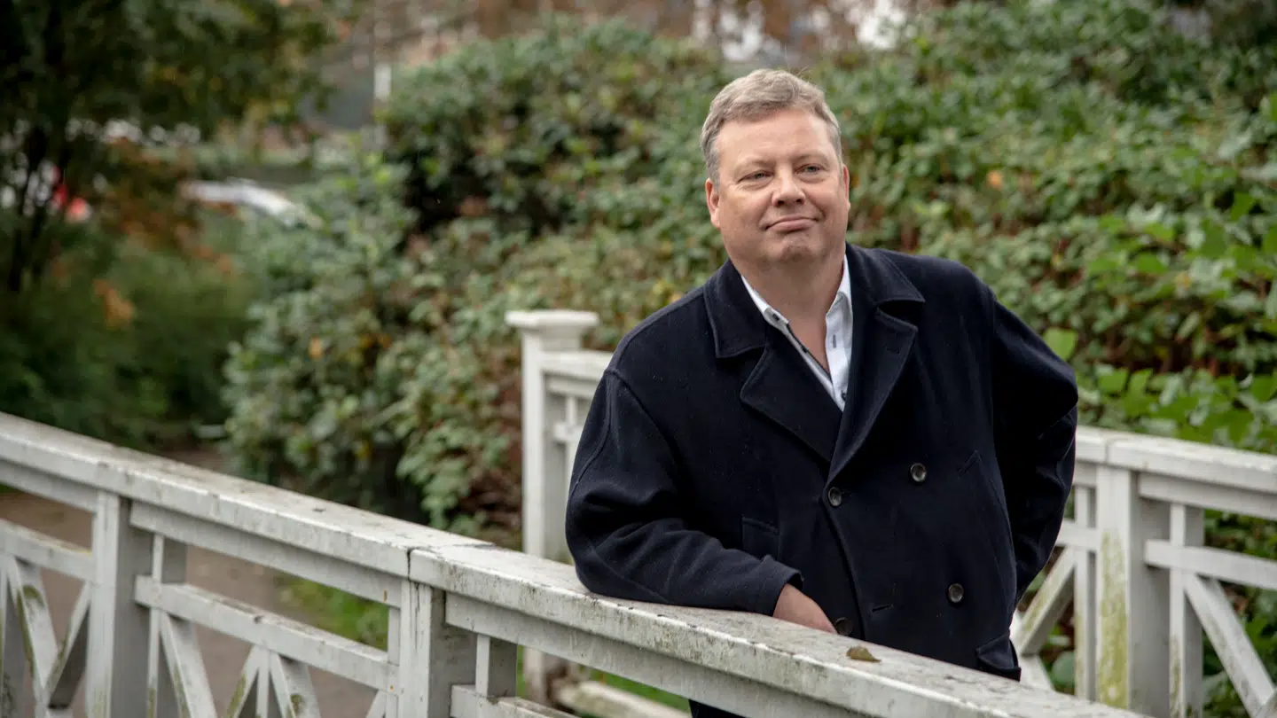 Jim Lyngvilds hyldest til prinsesse Isabella fik Jarl Cordua til at skrive et opslag på Facebook, hvor han stiller spørgsmålstegn ved, om t-shirten med teksten 'bollede ham i går', er over grænsen.