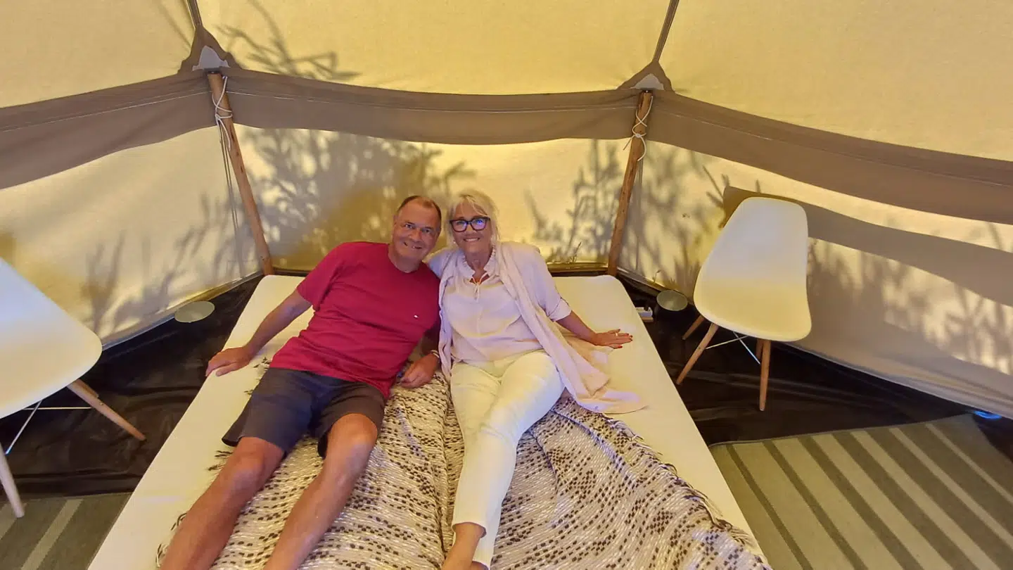 Ole Gleerup og Anette Stochholm sov sammen på glamping, da de tidligere på sommeren var på Sejrø-festival.