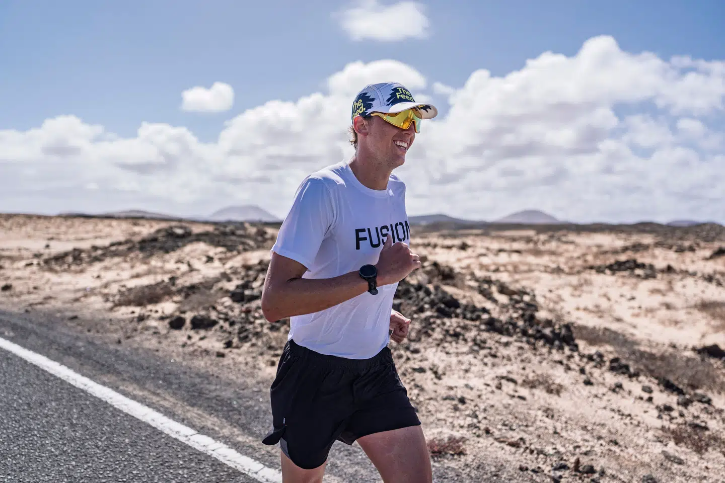 Triatlet Magnus Ditlev giver blandt andet gode råd til, hvordan du skal motionere, spise og sove i forbindelse med løbet.