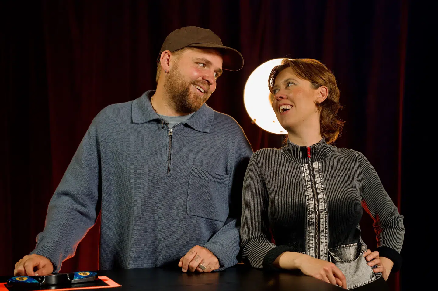 Det kommende værtspar på DR's underholdningsprogram "Alle mod 1" består af Joakim Ingversen og Anne Sofie Skovlund Nielsen. (PR-foto).