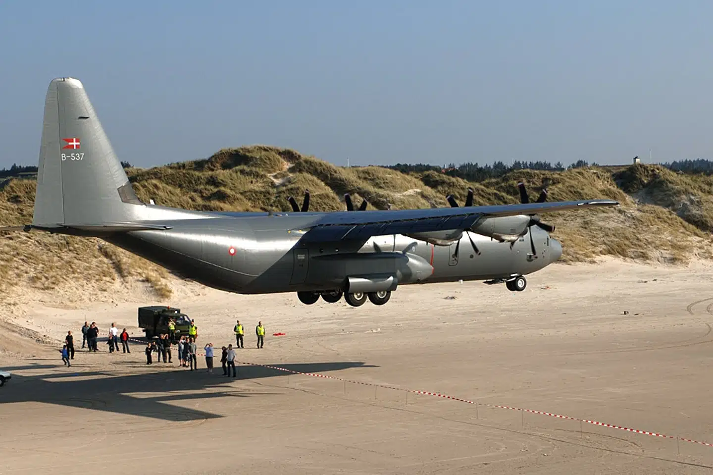 Her lander et af flyvevåbnets fly på Rømø for cirka to år siden. Foto: Forsvaret. (Arkivfoto).