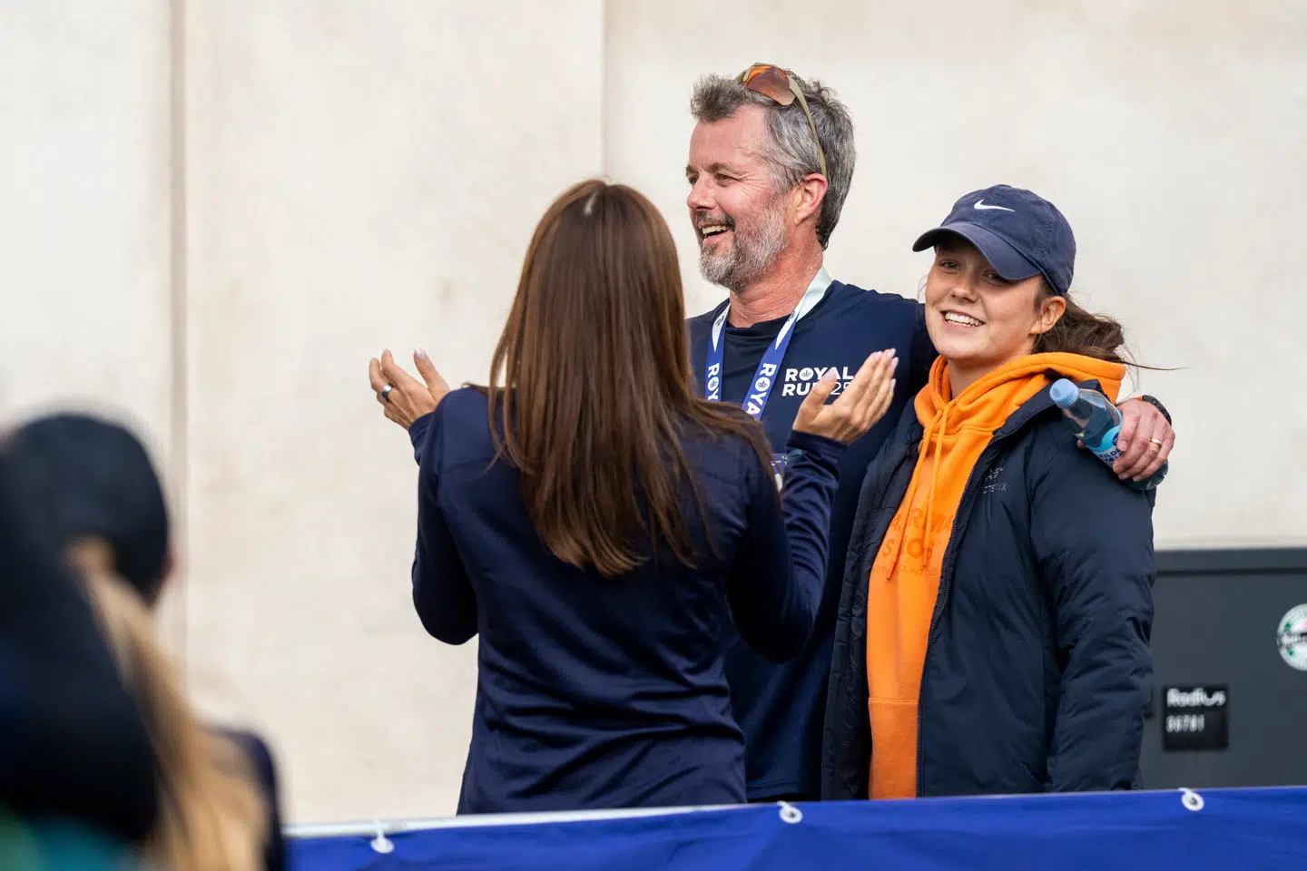 Kong Frederik har også i sin ungdom været kendt for at slå sig løs, og det kommer også prinsesse Isabella til gode, påpeger brandingekspert.