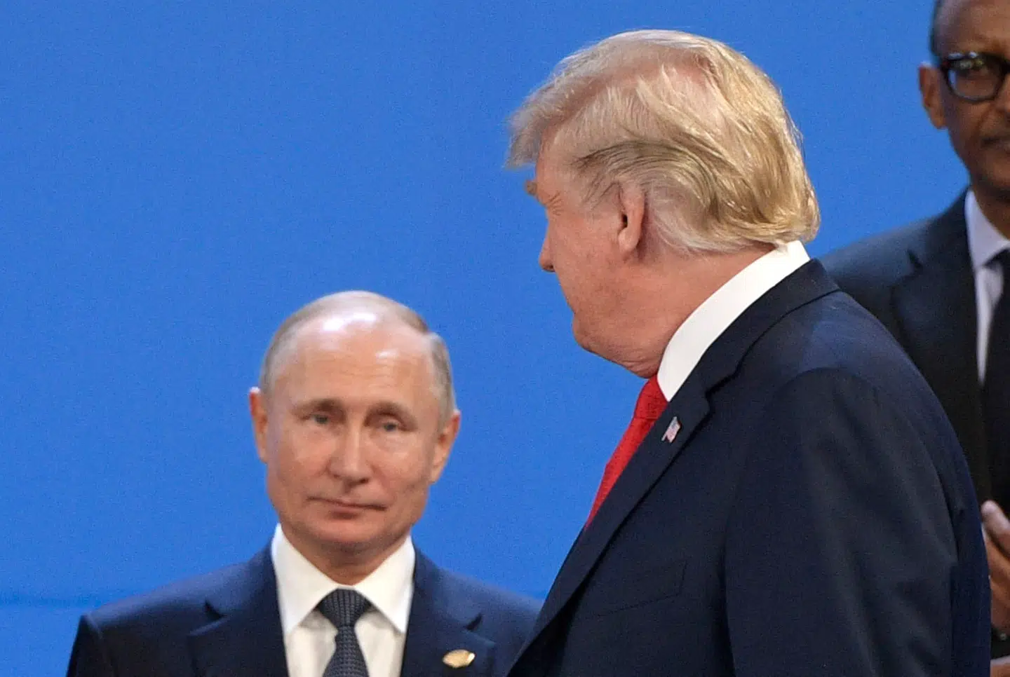 Putin og Trump skal mødes og diskutere krigen i Ukraine.