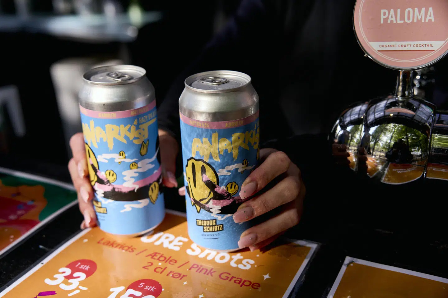 Et alkoholfri alternativ i Smukfests barer er Anarkist Hazy IPA, der indeholder 0,5 procent alkohol. Man må godt markedsføre drikkevarer med 0,5 procent alkohol eller mindre som alkoholfri.