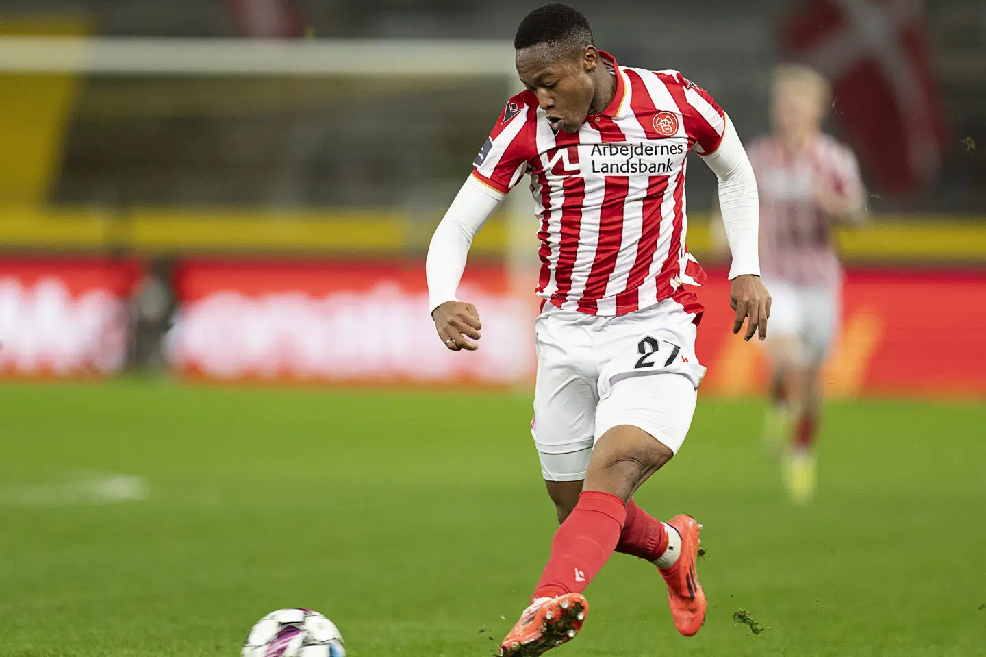 Kelvin John scorede begge mål, da AaB endelig fik hentet tre point. (Arkivfoto).