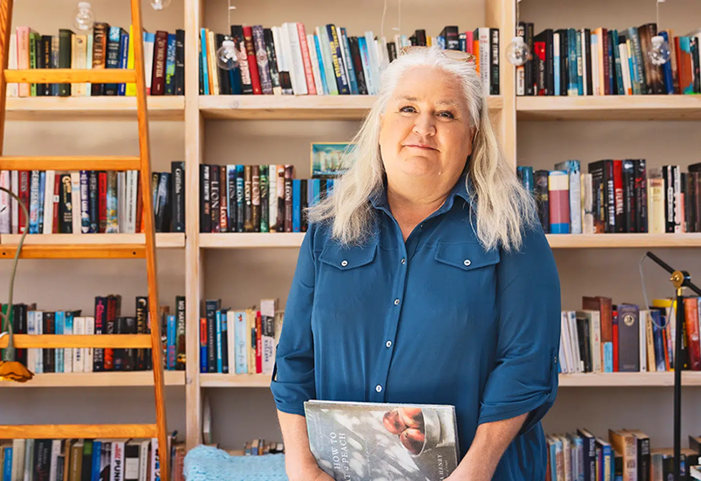 Forfatter og journalist Lone Theils har skrevet mere end 20 bøger og er tidligere korrespondent i London.