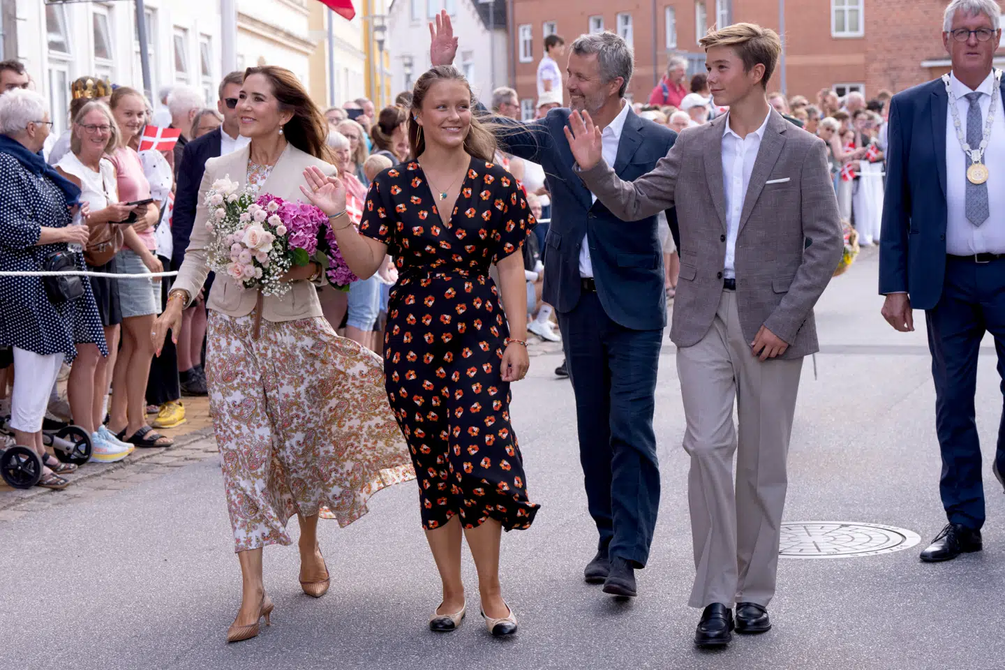 »En konge kravler ikke for nogen. Man bør hele tiden have signalværdien for øjet og stemmen i baghovedet, der minder en om, hvem man er, og hvad, eller rettere sagt, hvem man repræsenterer.«