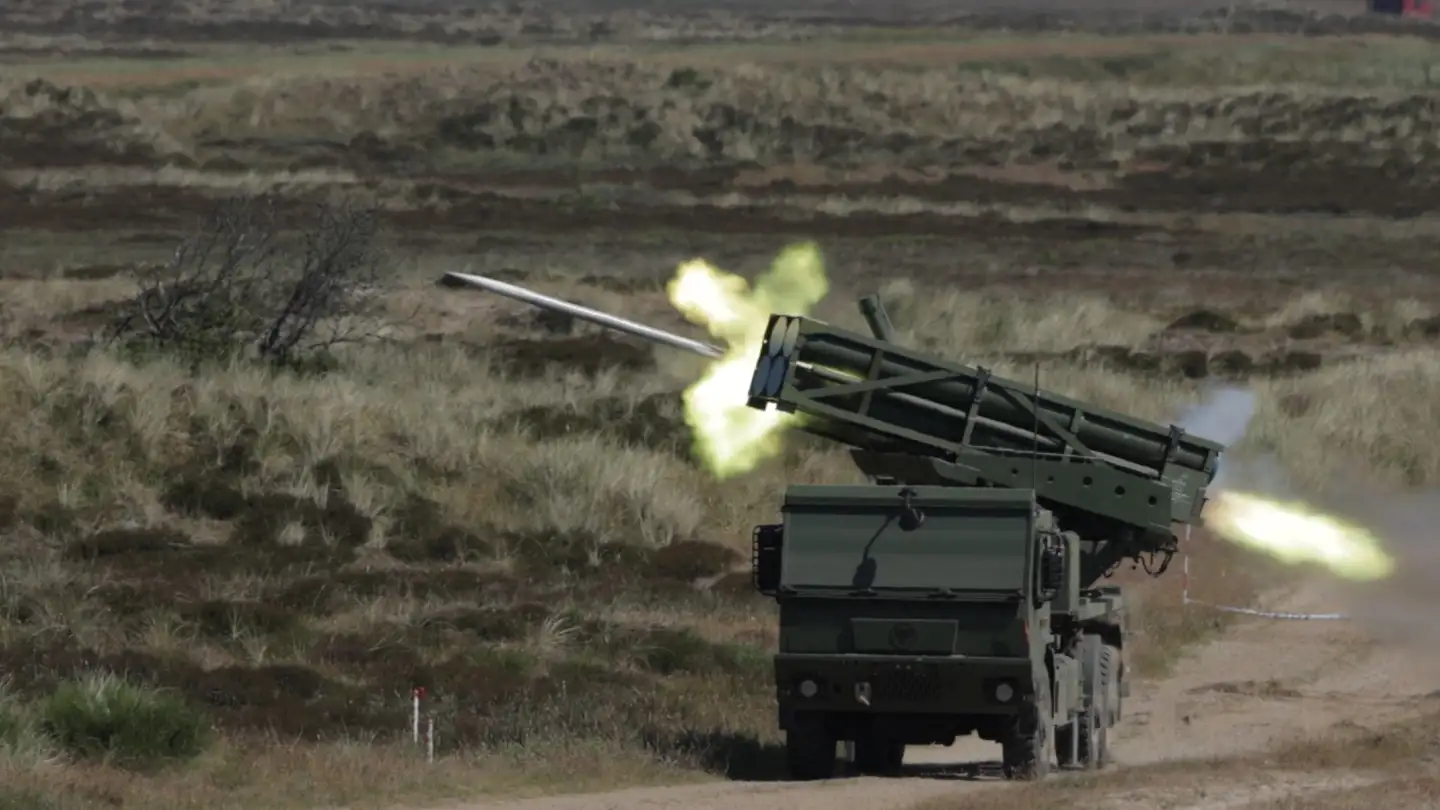 Testskydning med Forsvarets PULS-raketkaster fra det israelske våbenselskab Elbit.