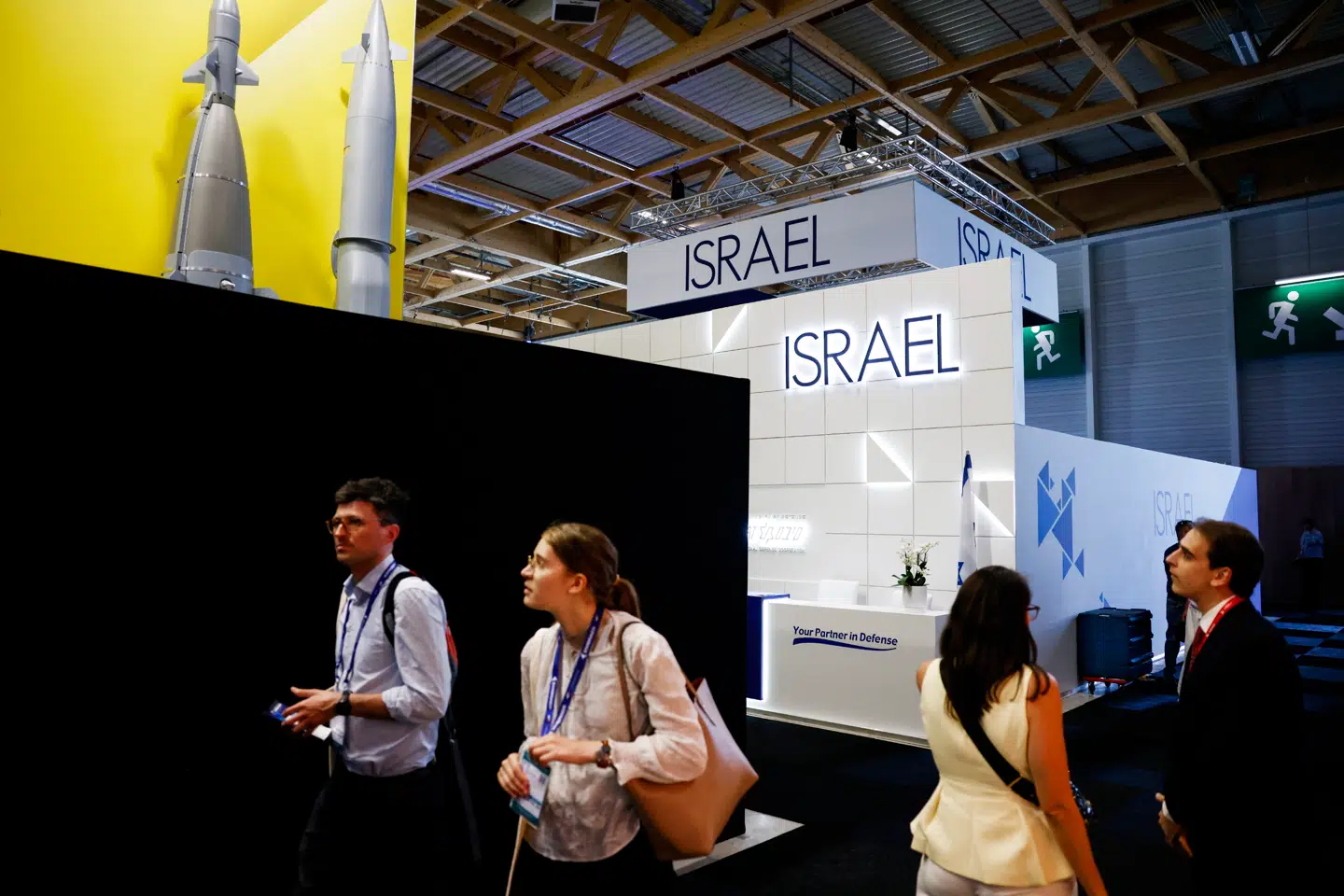 Tidligere i år blev Elbit Systems - som Danmark har købt artilleri af - samt flere andre store israelske våbenselskaber gemt væk på Paris Air Show, en af de helt store våbenmesser. Men de Radikales leder vil gå længere endnu.