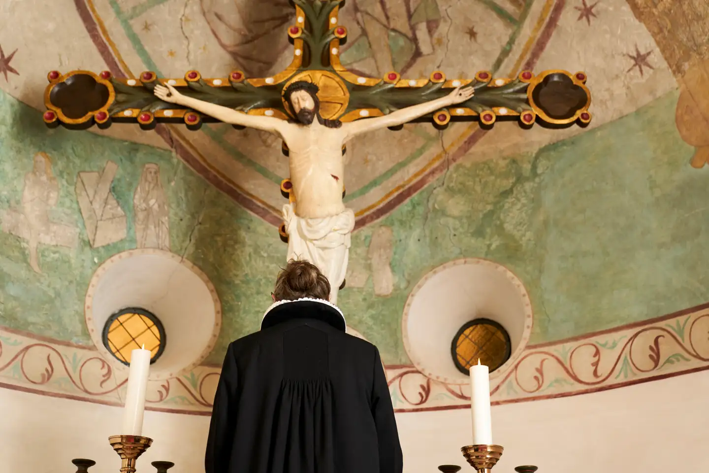 »Folkekirken nedtoner evangeliet og Jesus til fordel for generel humanisme, skriver Poul Joachim Stender. Det er ifølge ham problematisk.