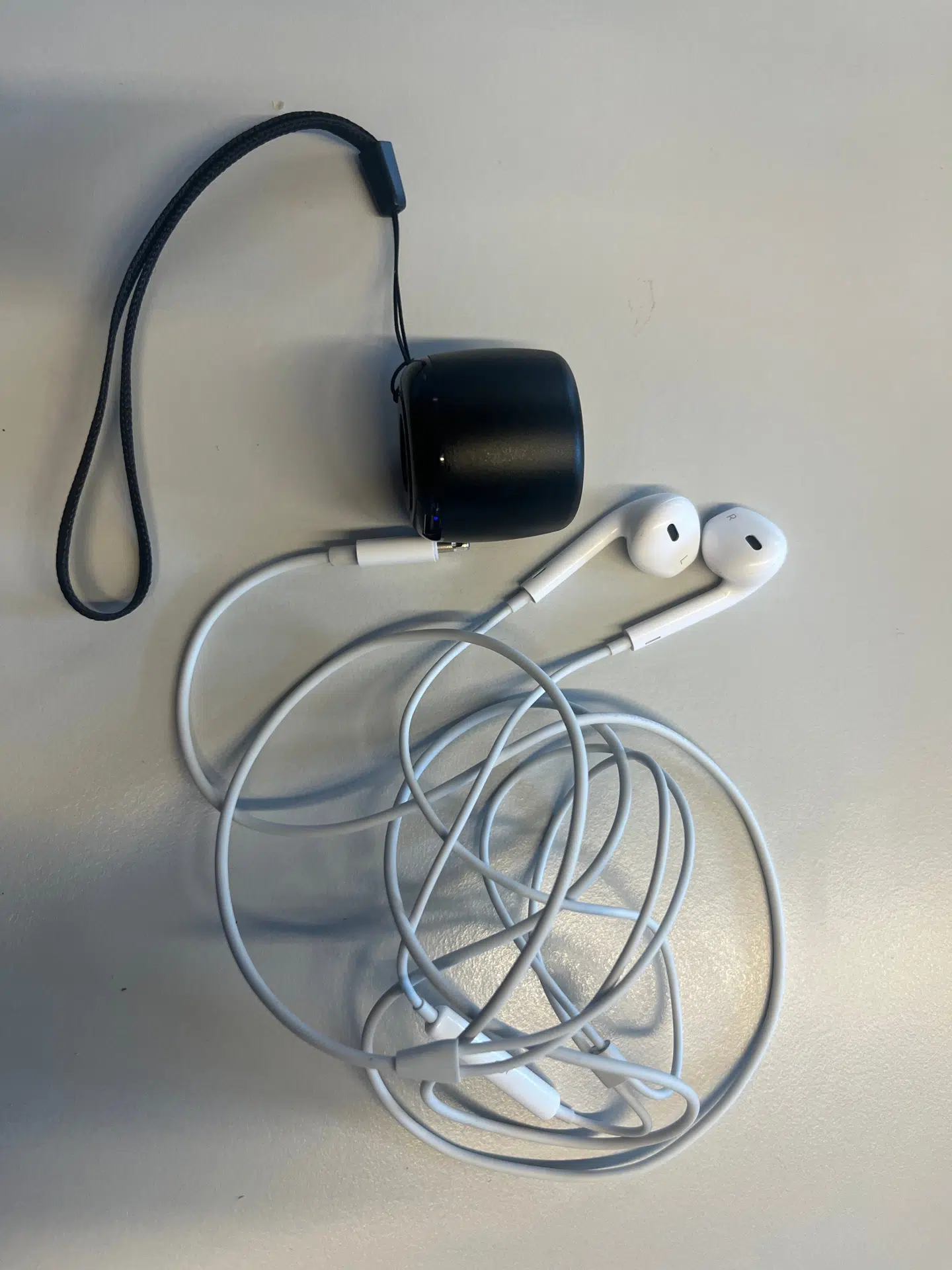 Som du kan se, fylder den faktisk mindre end et par høretelefoner