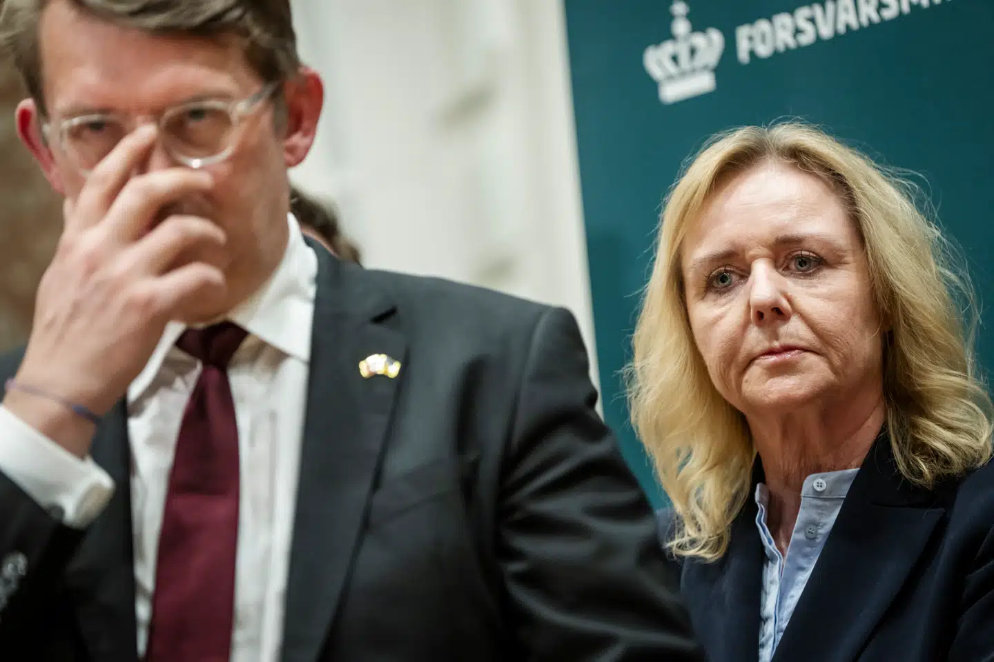 »Mona Juul har for nylig erklæret, at Troels Lund Poulsen er hendes statsministerkandidat. Men kan det passe, at V og K ikke er enige om at fejre helt grundlæggende frihedsrettigheder for lgbt-personer på årets største pride-begivenhed?«