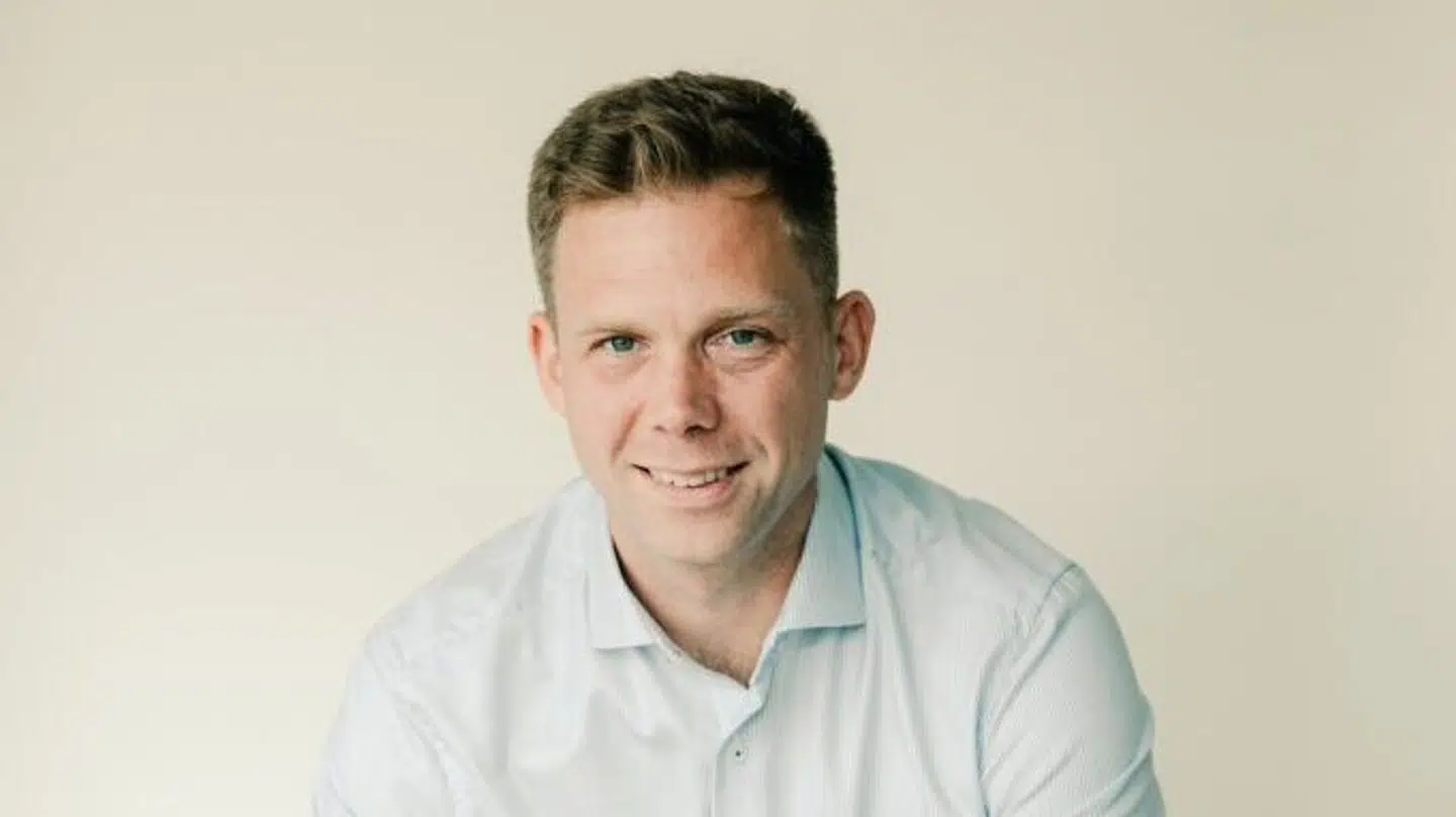 Simon Kold er investor og forfatter og står bag Hedgefonden Kold Konstellationen. Han har i en årrække arbejdet hos Novo Holdings.