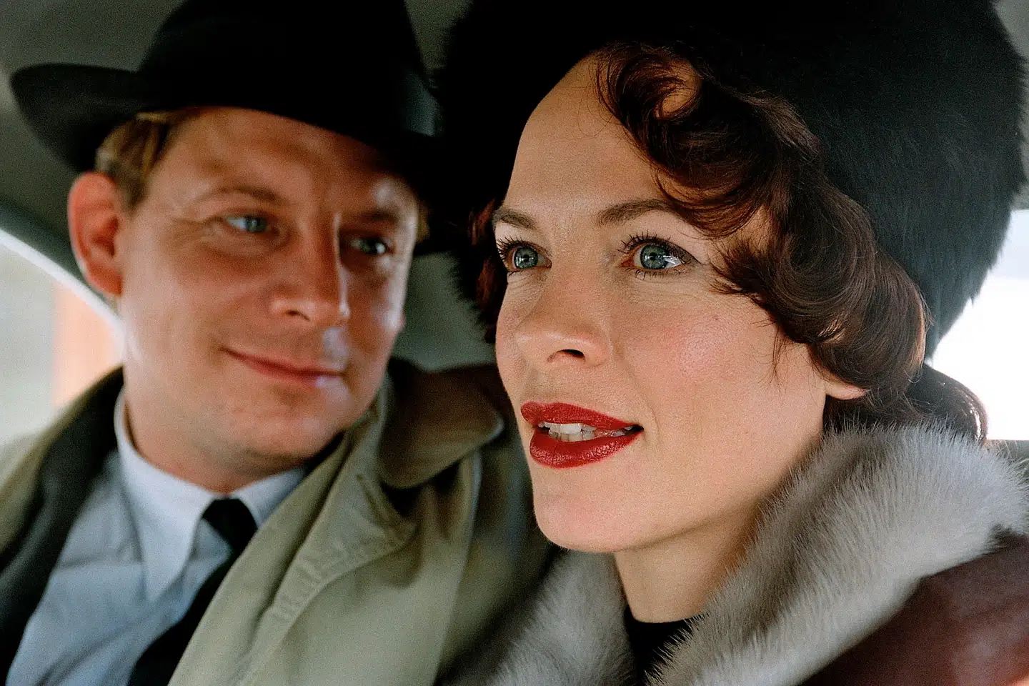 Isam Bachiri, bedre kendt som Isam B, efterlyser en ny dansk tv-serie om gæstearbejderne og deres efterkommere a la DRs hitserie »Krøniken« (billede fra serien).